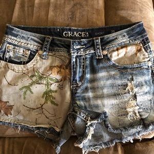 Grace in LA shorts “RealTree” size 28s